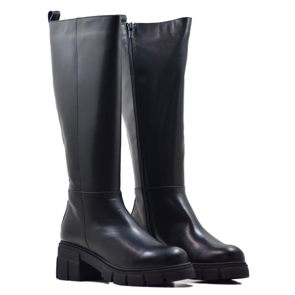 CA-1888 BOOT IN BLACK KRUST LEATHER