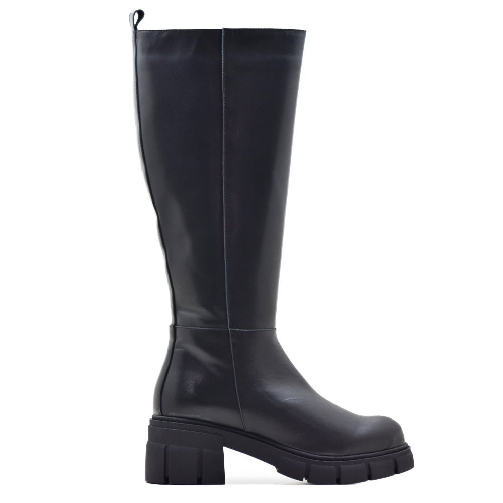 CA-1888 BOOT IN BLACK KRUST LEATHER