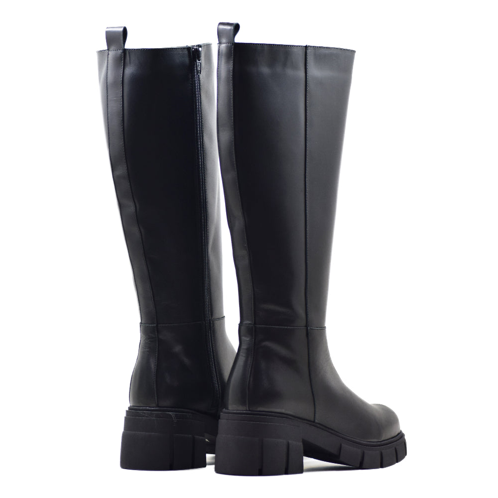 CA-1888 BOOT IN BLACK KRUST LEATHER