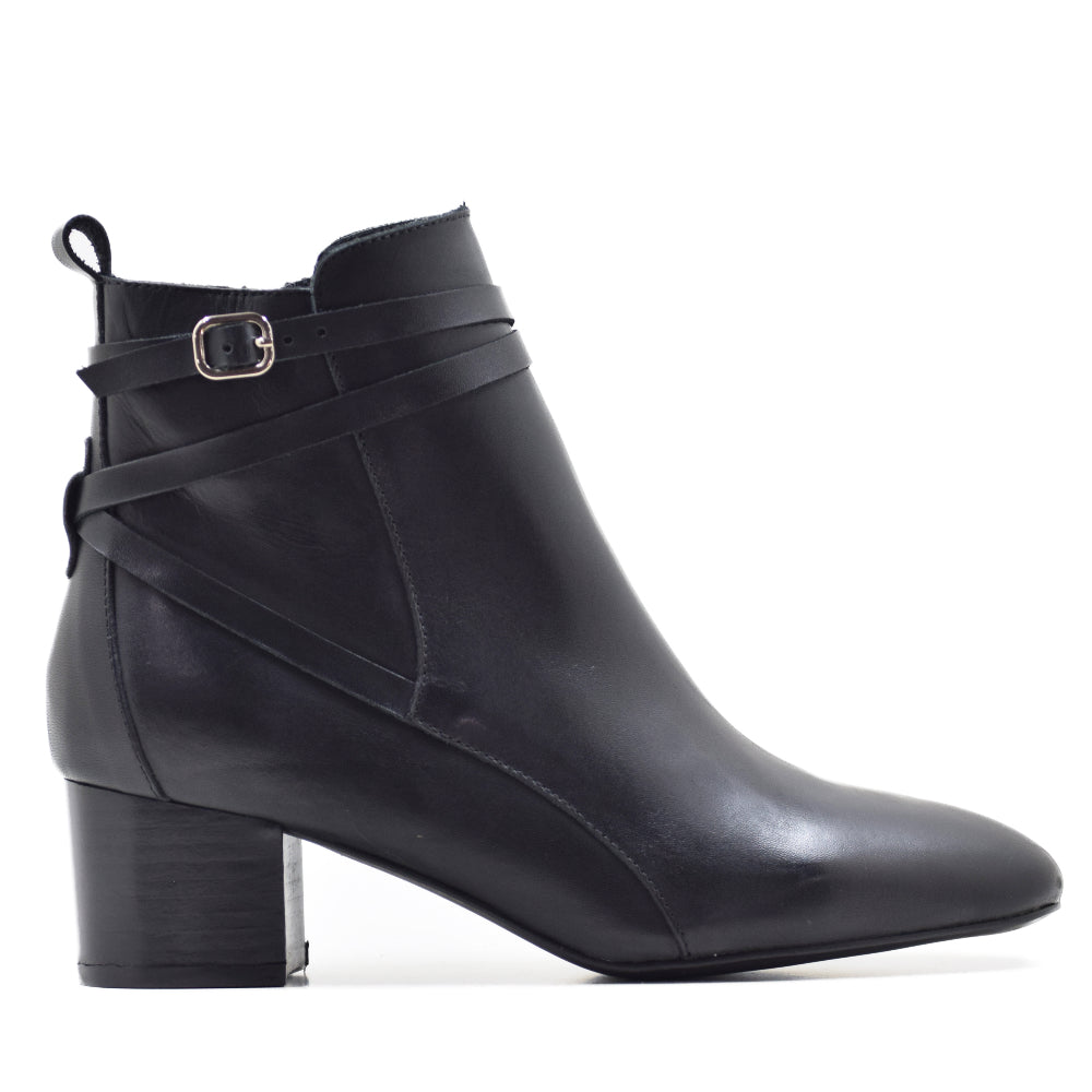 BOTIN AMARAL EN PIEL KRUST NEGRO