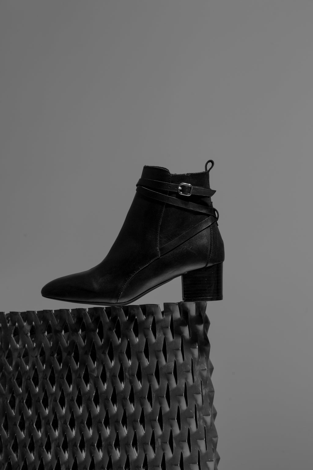 BOTIN AMARAL EN PIEL KRUST NEGRO