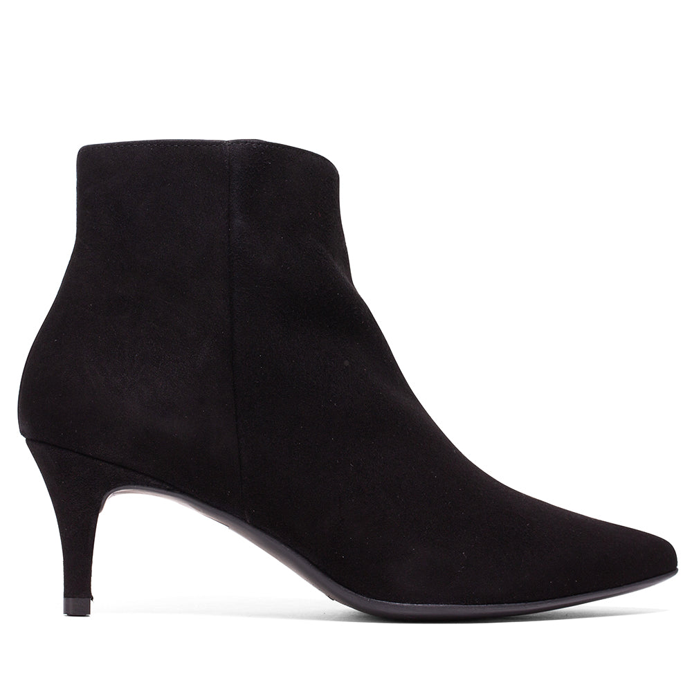 CA-559 BLACK SUEDE BOOT