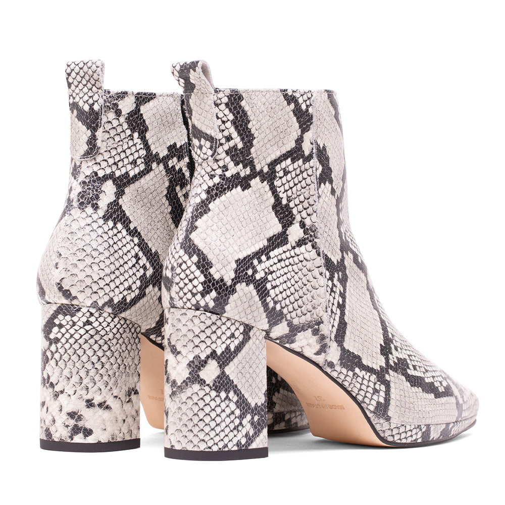 BOTIN BEGOÑA SERPIENTE BLANCA/NEGRA