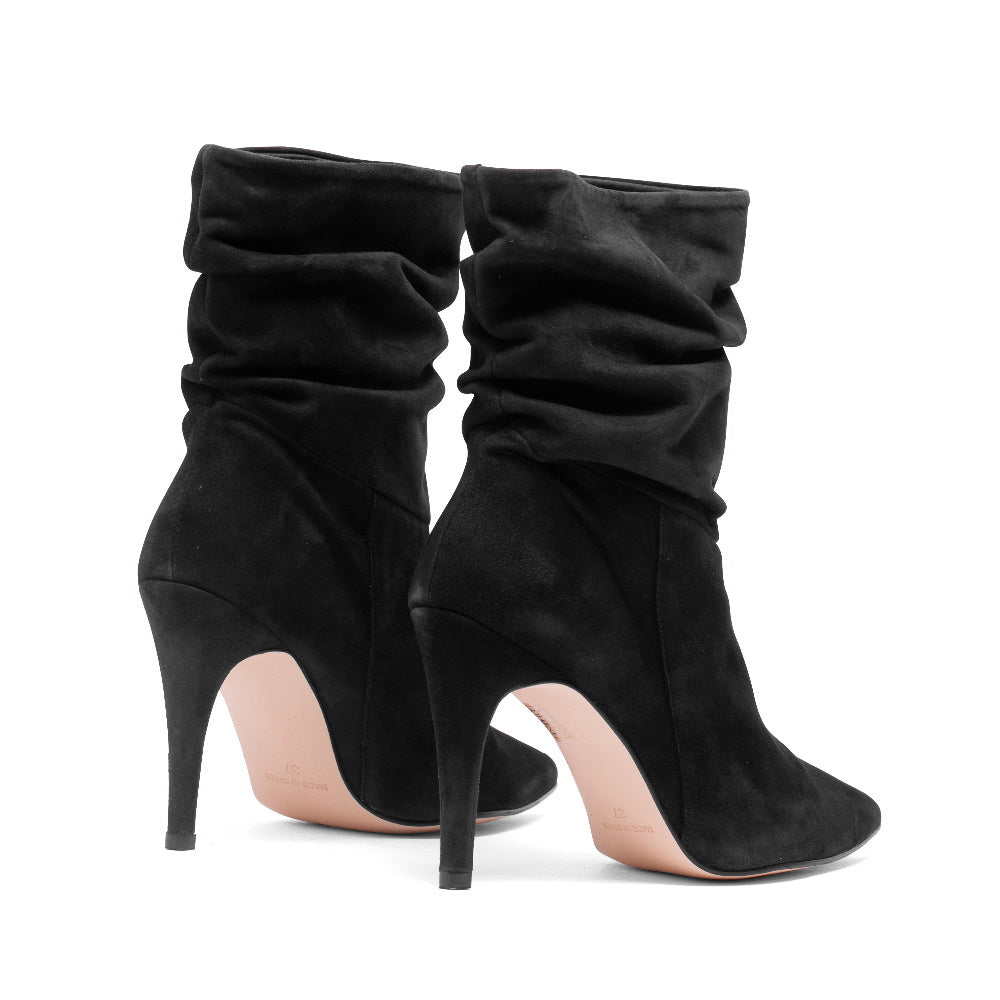 BOTIN INDIRA ANTE NEGRO