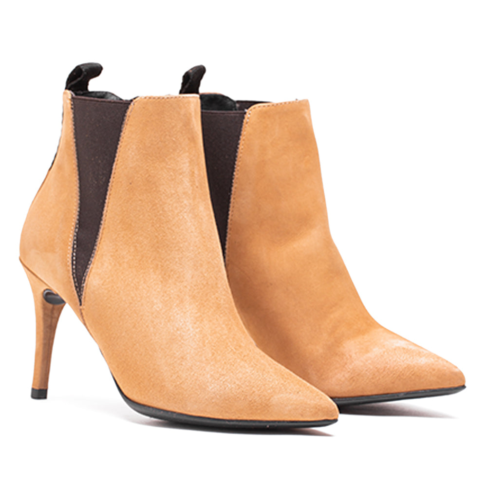 BOTIN ASUN ANTE CUERO