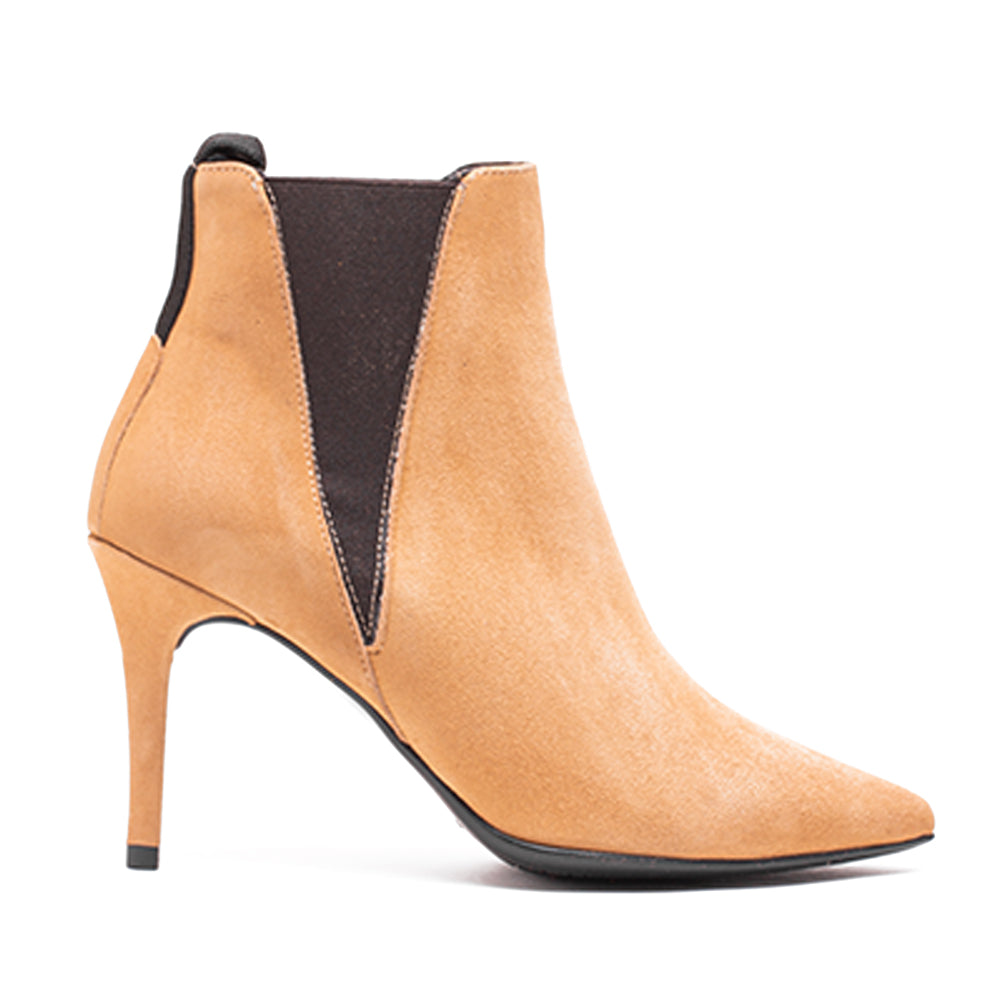 BOTIN ASUN ANTE CUERO